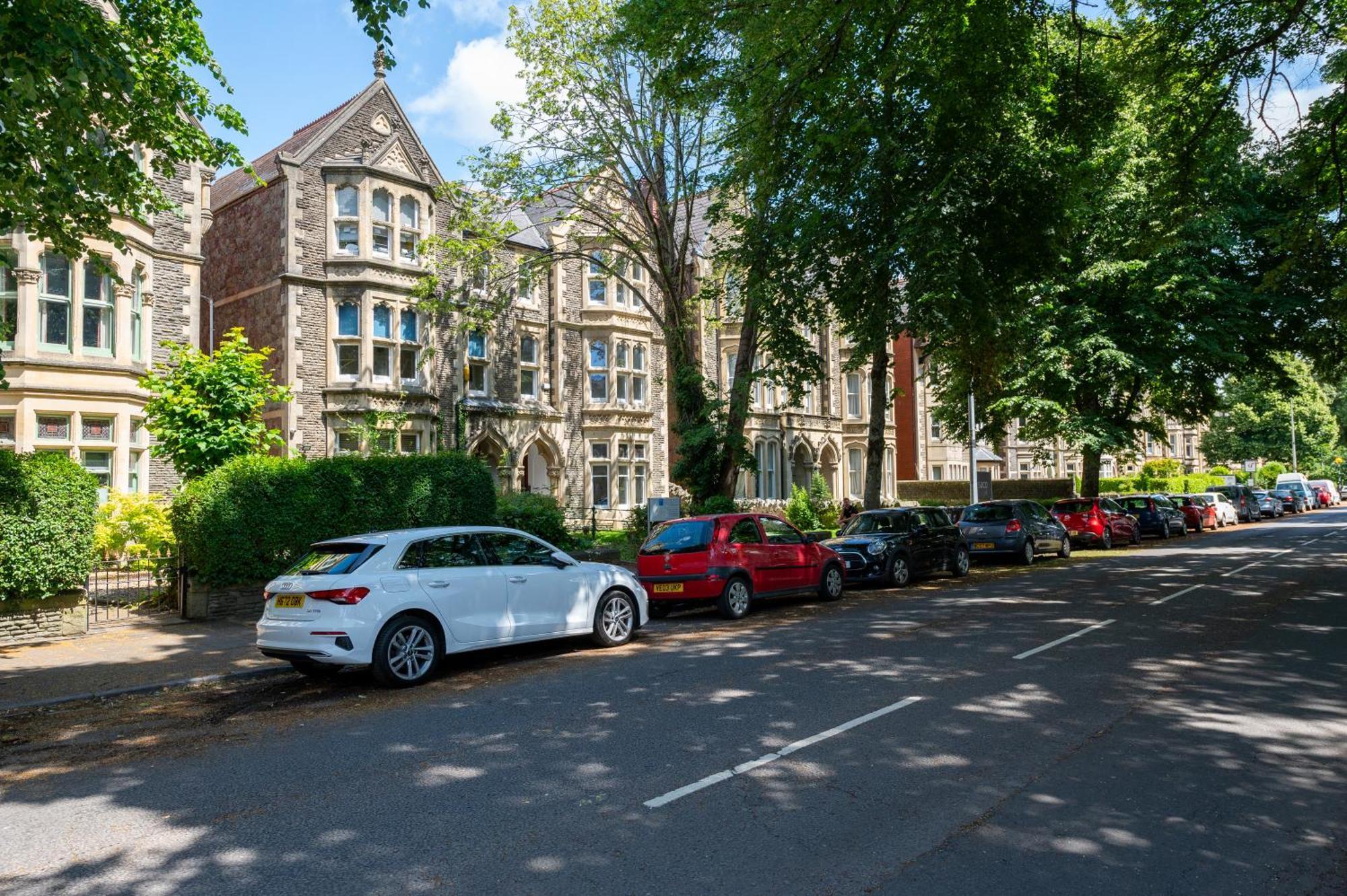 Prime Location Cardiff Pontcanna Modern 2 Bedroom Apartment With Privat Parking 외부 사진